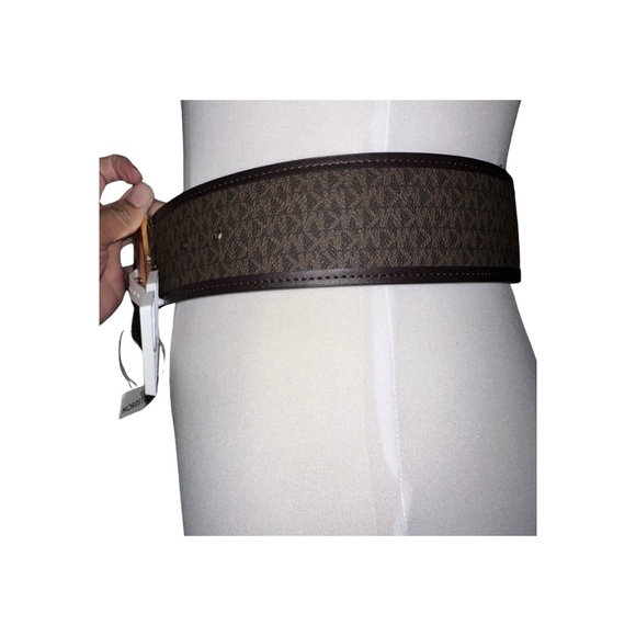 Michael Kors Women's Signature Belt - Picture 3 of 16